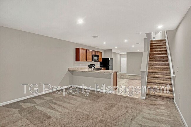 Building Photo - 5958 Creekside Crossing Dr