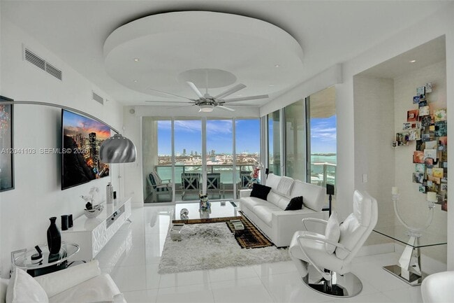 Building Photo - 900 Biscayne Blvd