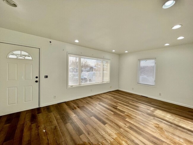 Building Photo - Renovated 4 bedroom home for rent