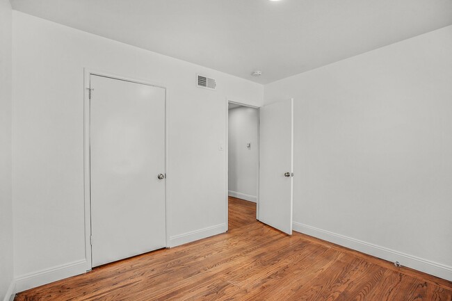 Building Photo - 3/1 Available Now Daly City