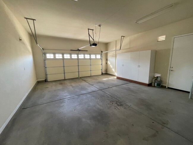 Building Photo - Apple Valley-Del Web Home, 2 Bedrooms,2 Ba...