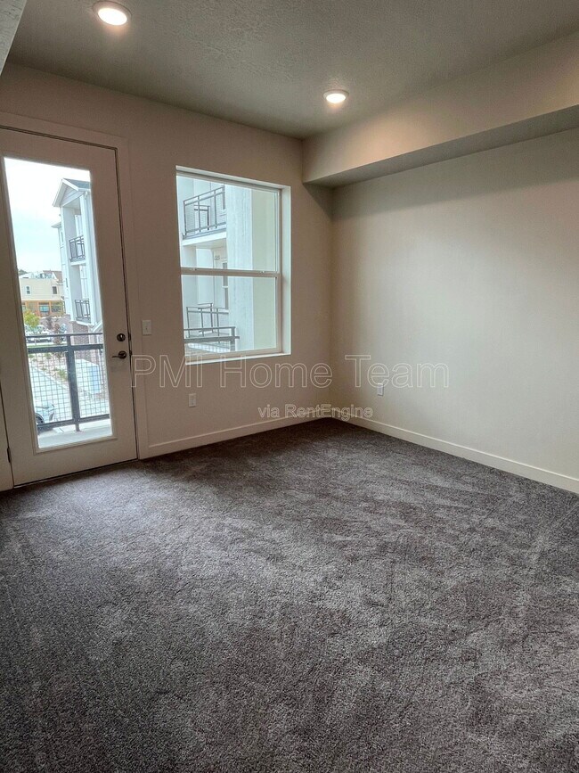 Building Photo - 155 E Ninth