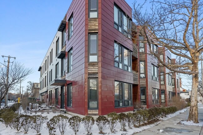 Building Photo - 240 Salem St