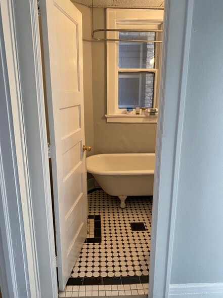 Building Photo - 117-129 N 2nd Ave E