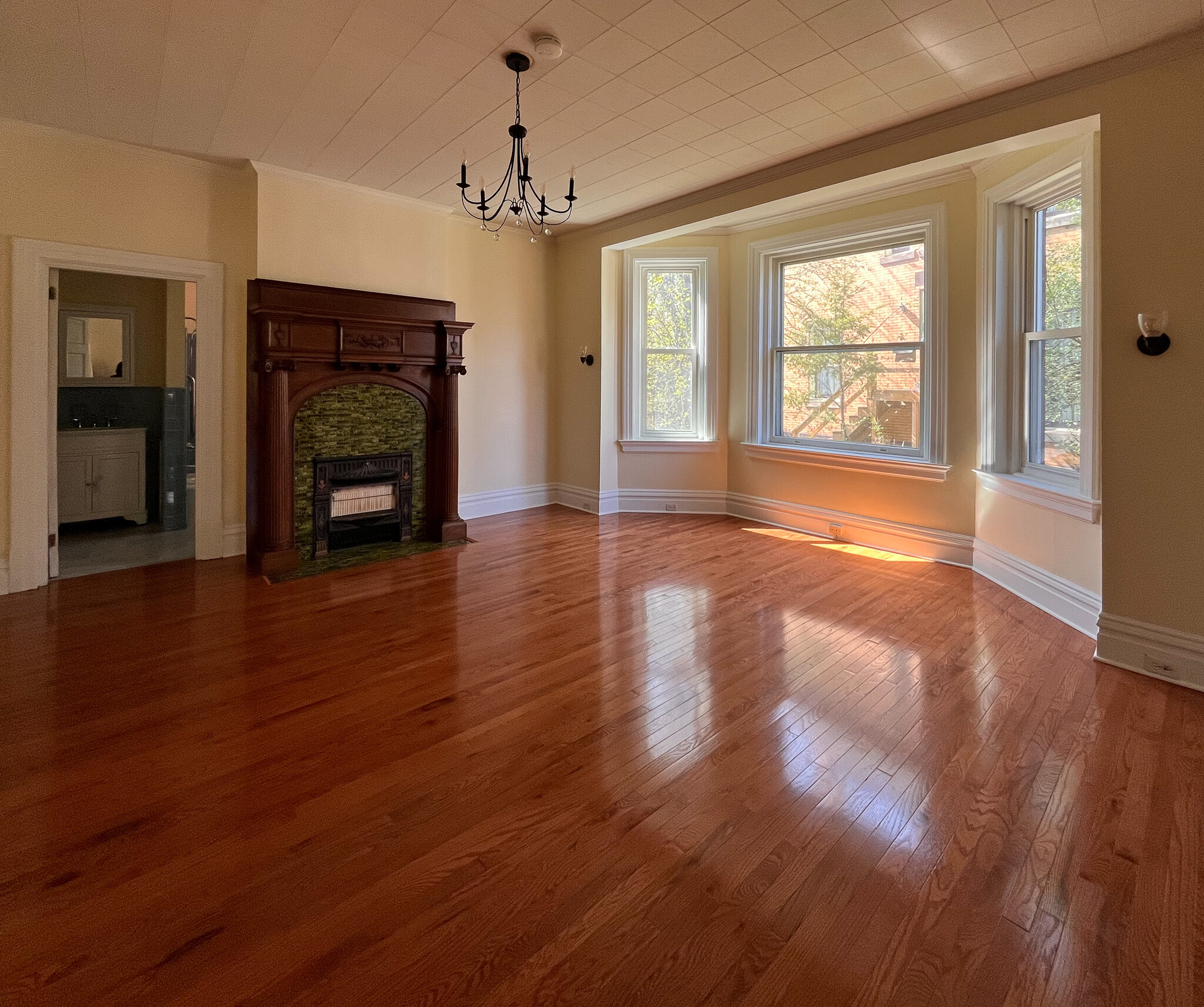 1st Floor Living Room - 926 Savannah Ave