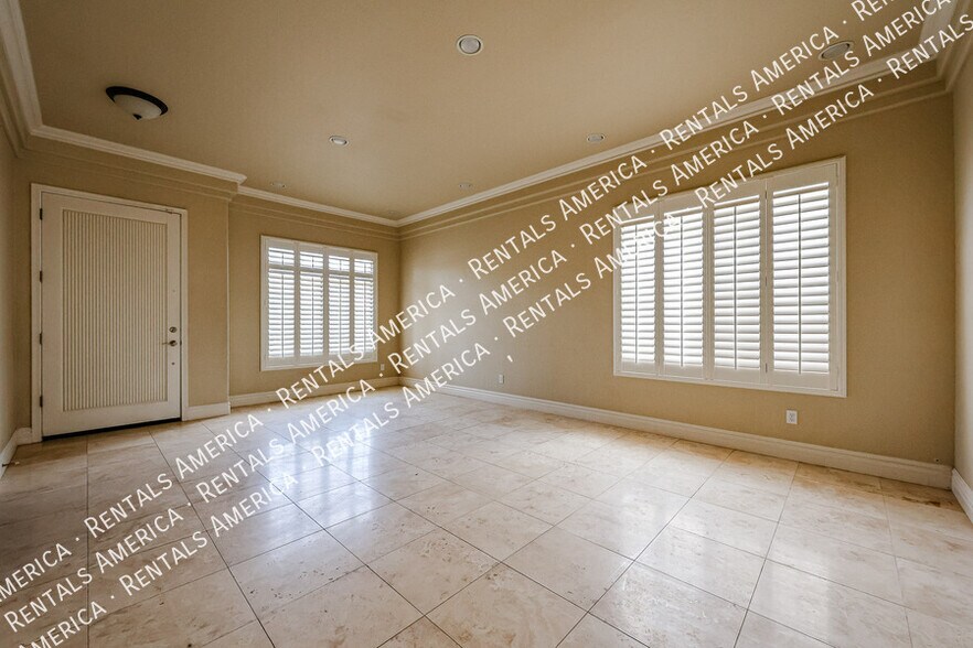 Building Photo - 2211 W Olive Way