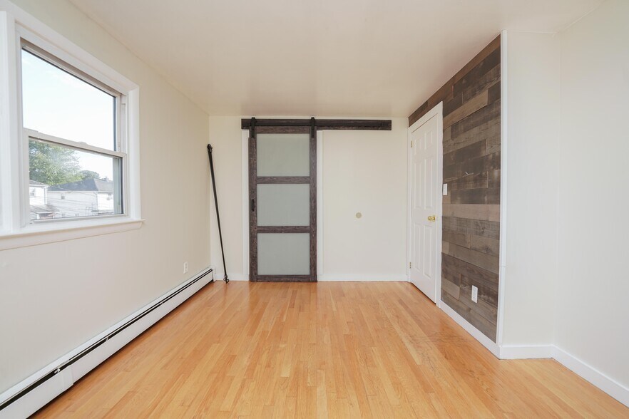 bedroom2 - 142 Maple Ave