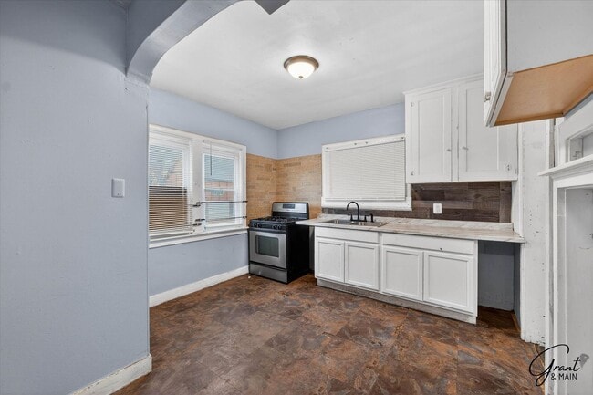 Building Photo - $1550 4 bedroom