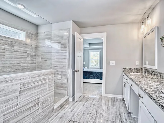 Building Photo - Immaculate Home