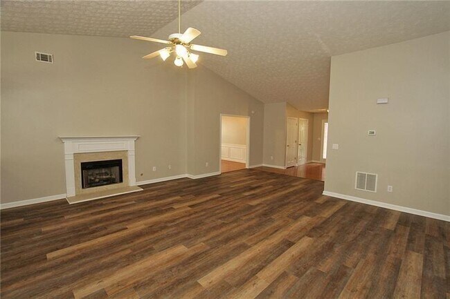 Building Photo - 1490 Creek Pointe Cir