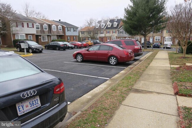 Building Photo - 3514 Cranmer Mews