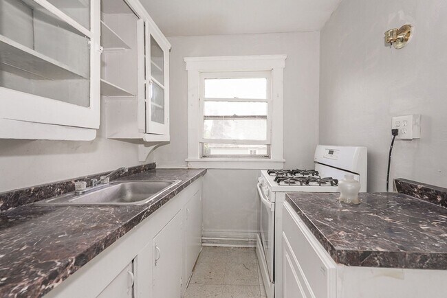 Primary Photo - 3555 W 67th St