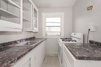 Building Photo - 3555 W 67th St