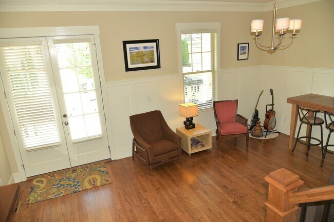 Building Photo - Beautiful, Spacious 4 bedroom 3 bath home ...