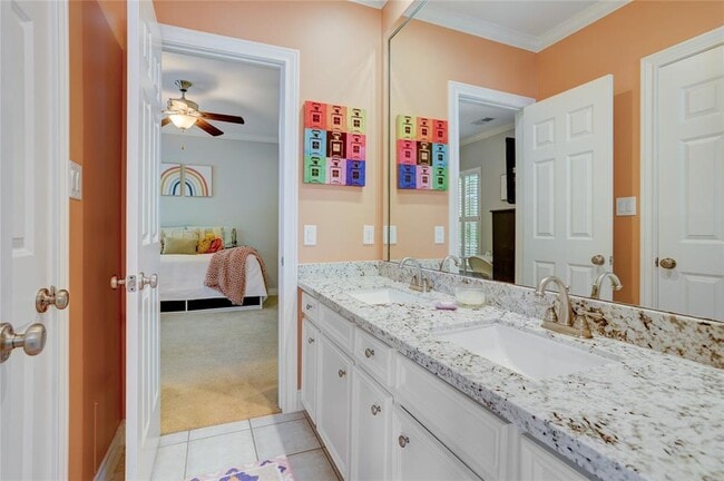 Building Photo - 8430 N Hilshire Park Dr