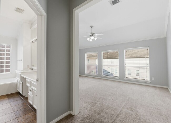 Building Photo - Charming Corner Townhouse in the Heart of Midtown