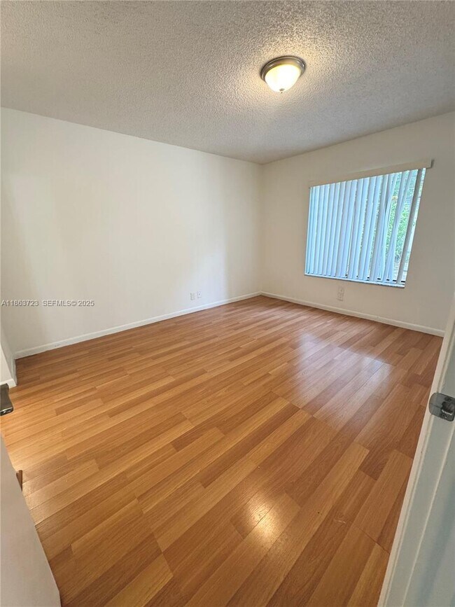 Building Photo - 9500 SW 140th Ct