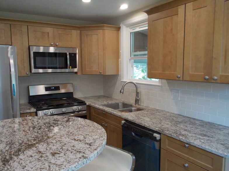 Kitchen - 216 Bailey Rd