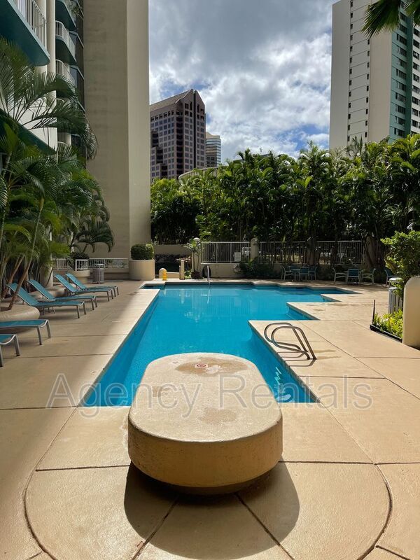 Building Photo - 1212 Nuuanu Ave