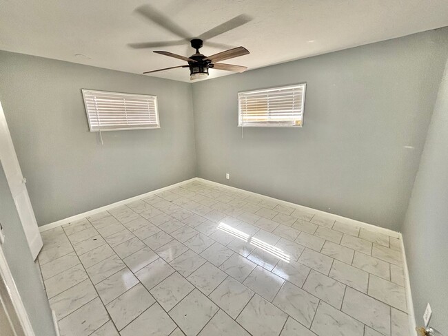 Building Photo - Charming 2 Bedroom, 1 Bath Home with Spacious Yard!