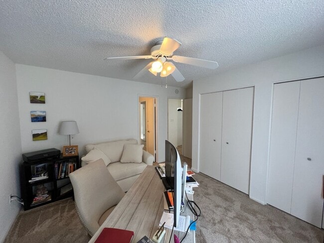 Building Photo - Two bedroom patio home located in NW Modesto!