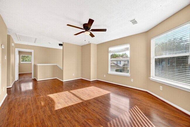 Building Photo - 15014 Middle Oaks Blvd