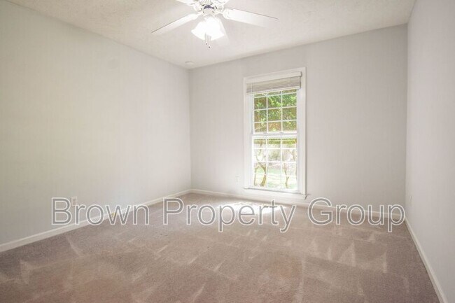 Building Photo - 867 Long Iron Dr