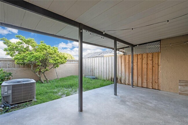 Building Photo - 6023 SW 133rd Ct