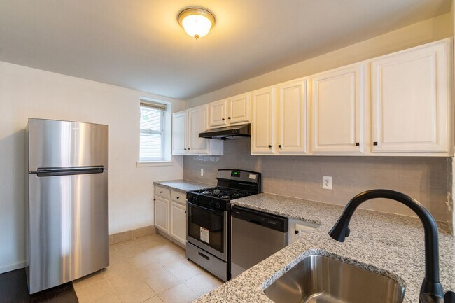 Building Photo - 305 N 41st St