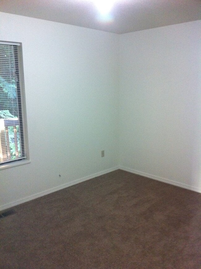 Building Photo - 3 Bedroom Home In East Bremerton