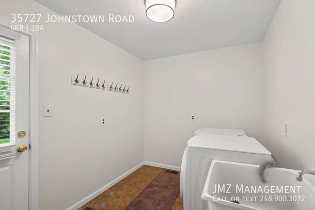 Building Photo - 35727 Johnstown Rd