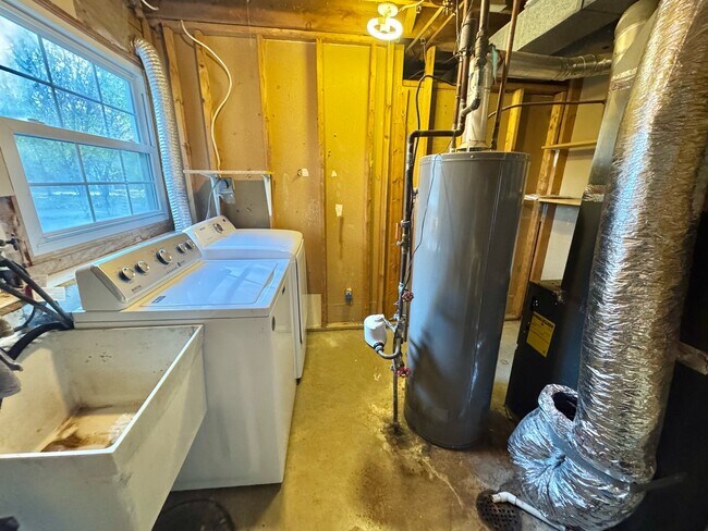 Building Photo - 3684 Falcon Way