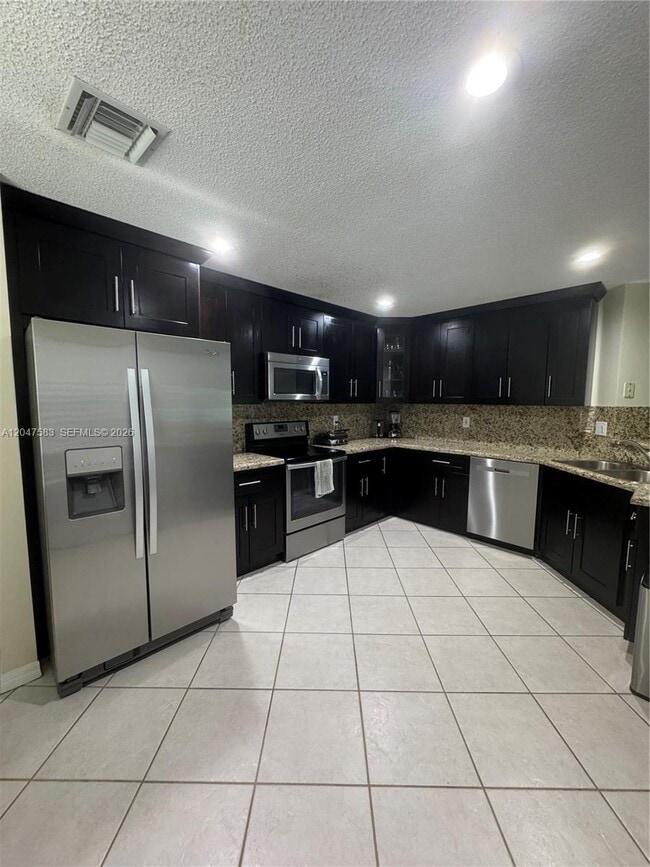 Building Photo - 4152 Pine Ridge Ln