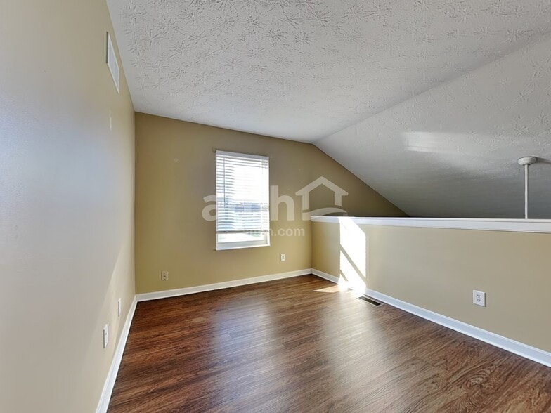 Building Photo - 71 Meadowcrest Dr