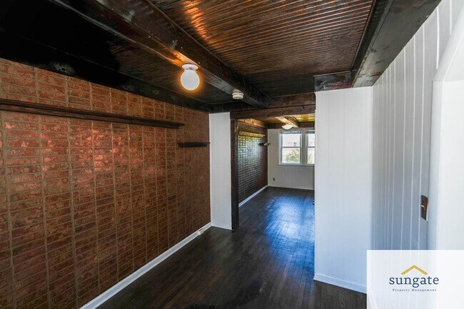 Building Photo - 217 W Edgevale Rd