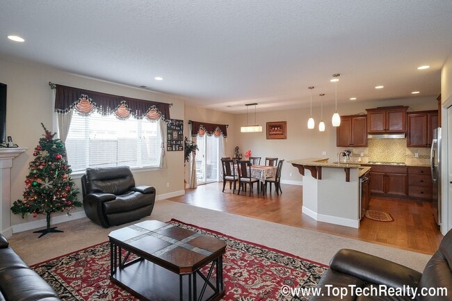 Building Photo - Beautiful Home & Ideal Location! | 5 Beds + 3 Full Baths | Gorgeous Appliances | ***Large Backyar...