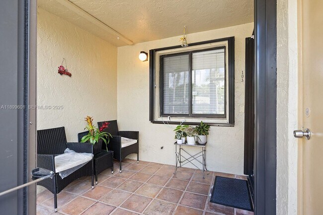 Building Photo - 428 Lakeview Dr