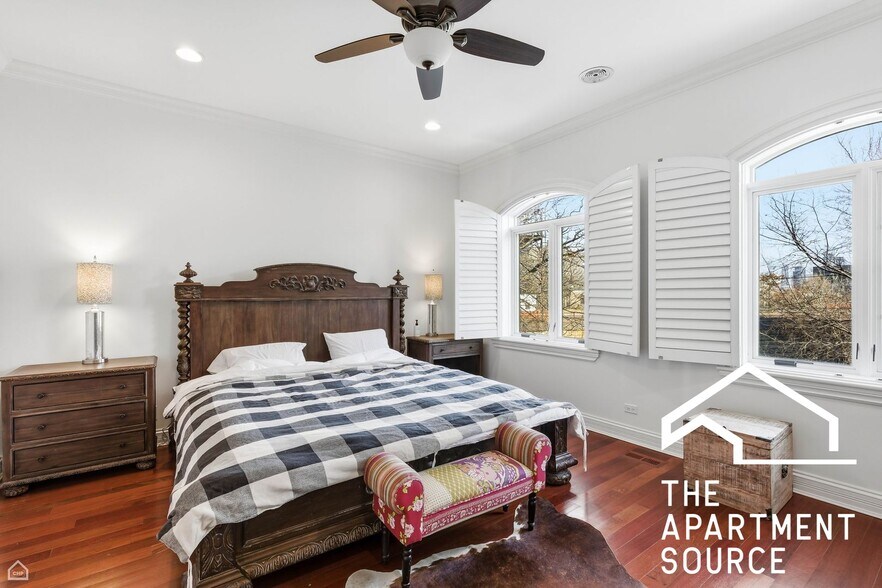 Building Photo - 952 N Racine Ave