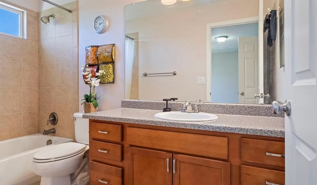 Building Photo - Huge room in a large shared home, private bathroom, walk in closet, great neighborhood, friendly ...