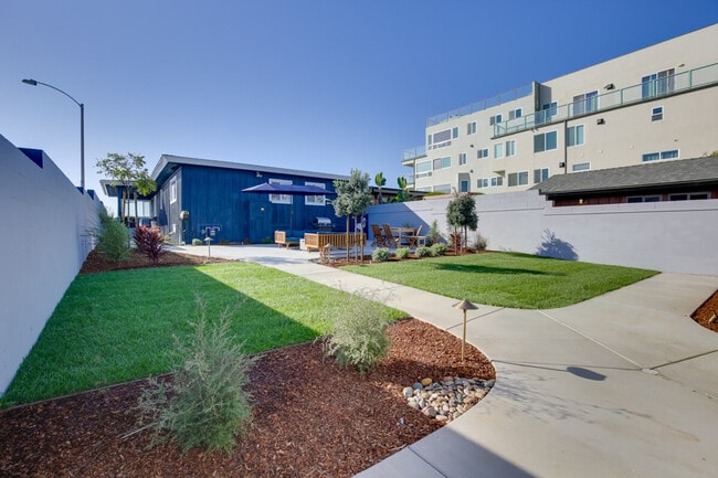 Building Photo - 1146 Seacoast Dr