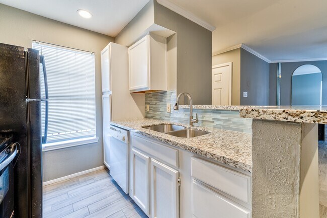 Building Photo - 14600 Fonmeadow Dr