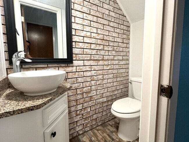 Building Photo - 70 Chervil Common