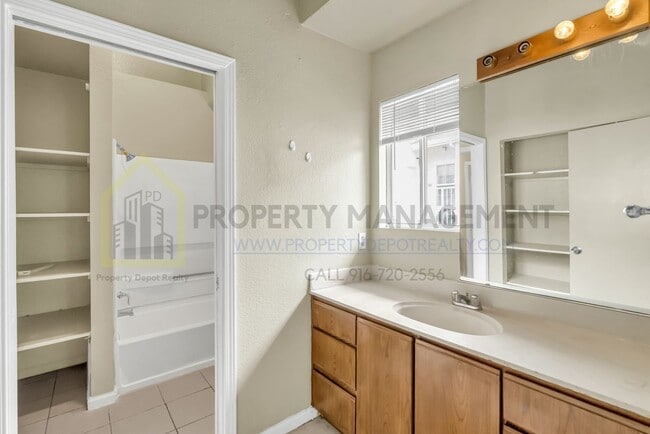 Building Photo - 3 bedroom 2 baths available in a gate community