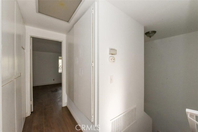 Building Photo - 2057 Dacian Dr S