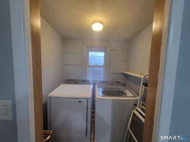 Building Photo - 94 Pullen Ave