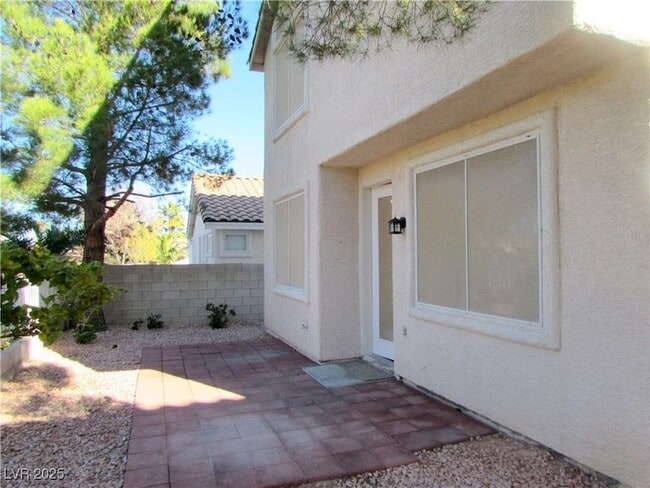 Building Photo - 2185 Polynesia Cir