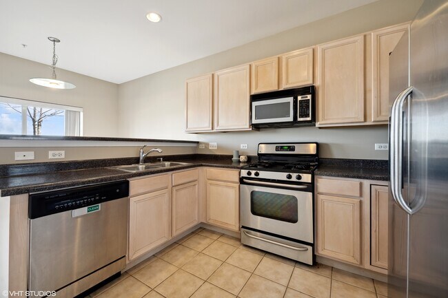Building Photo - 1706 Buckingham Dr
