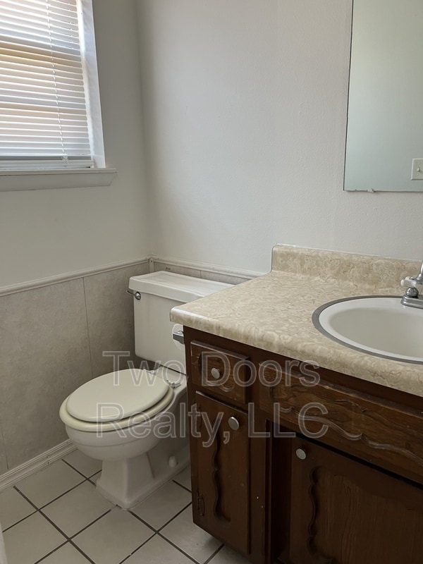 Building Photo - 1513 Parkwoods Terrace