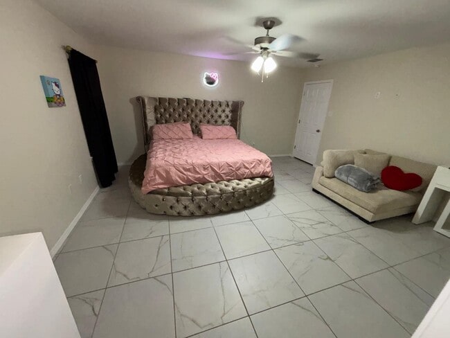 Building Photo - 5821 Colegio Ln