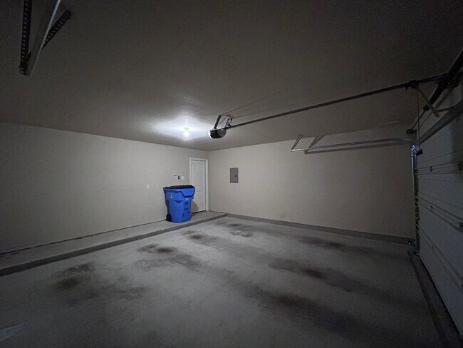 Building Photo - 2204 Tranquility Ln